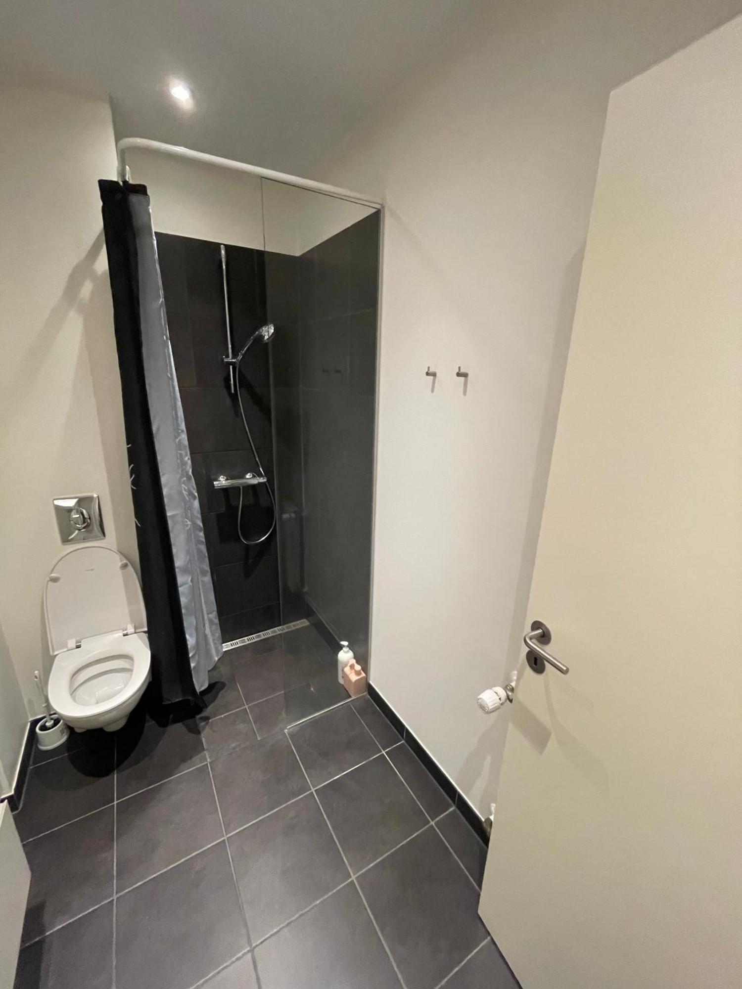 Modern Central Apt With Rooftop, Privat Balcony, & Free Parking,Next To Aarhus Attractions Kültér fotó