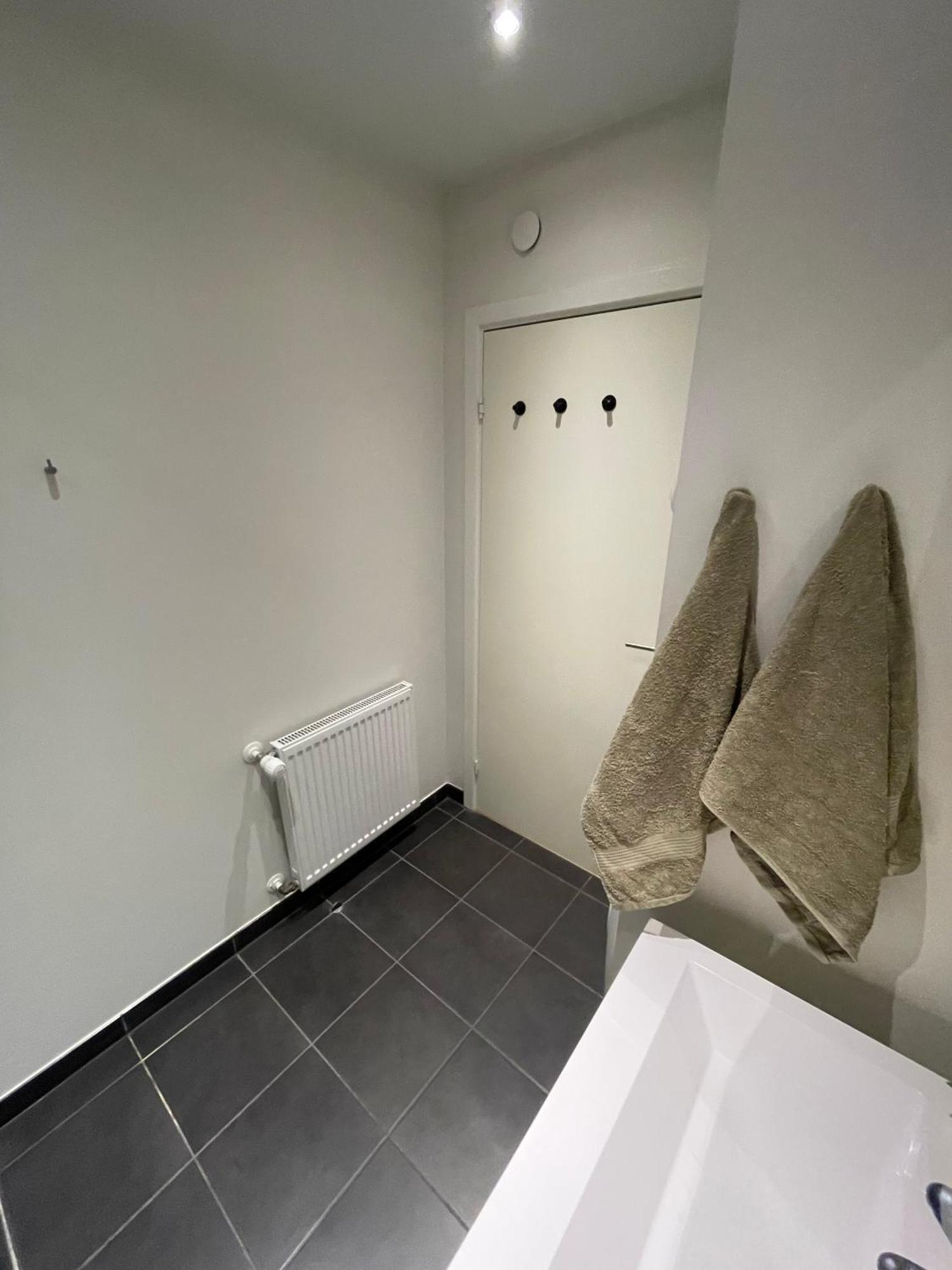 Modern Central Apt With Rooftop, Privat Balcony, & Free Parking,Next To Aarhus Attractions Kültér fotó